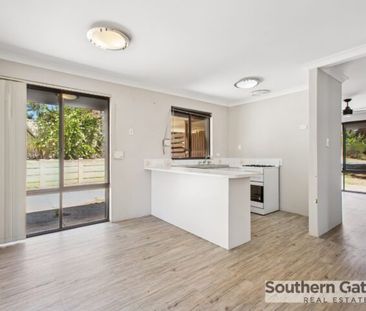 COSY FAMILY HOME IN CONVENIENT LOCATION - Photo 4