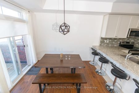 Condo Townhouse For Lease | E8124846 - Photo 5