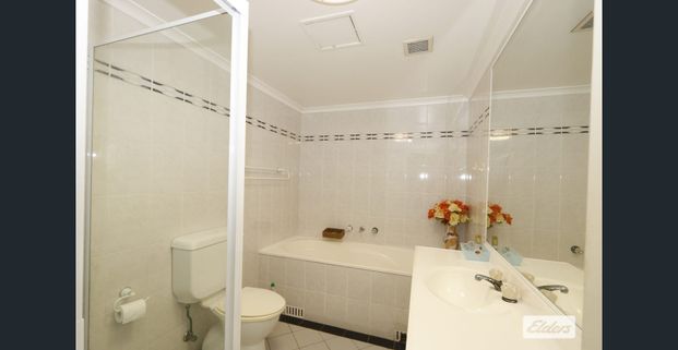 Spacious 2 Bedroom Apartment - Photo 1