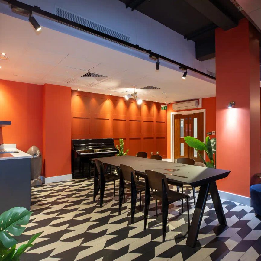 Platinum Studio - Photo 1