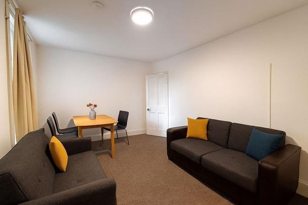 4 bedroom terraced house to rent - Photo 1