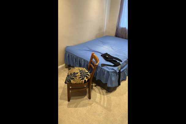 Room in a Shared House, Ilfracombe Gardens, RM6 - Photo 1