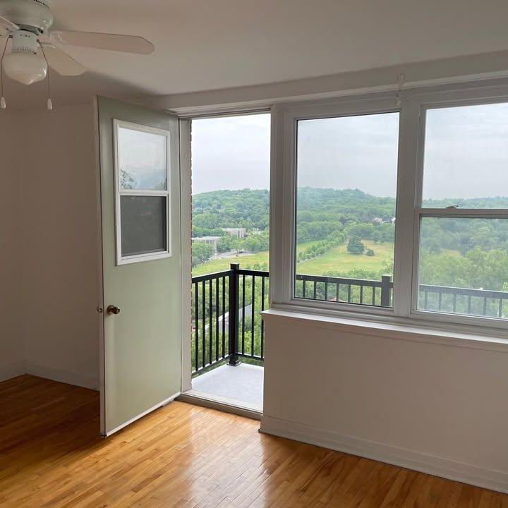 3 ½ à Louer Montreal MEILLEUR EMPLACEMENT A COTE DES NEIGES- SUR LE SOMMET RIDGEWOOD - Photo 1