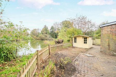 Juniper Terrace, Guildford, Surrey, GU4 - Photo 3