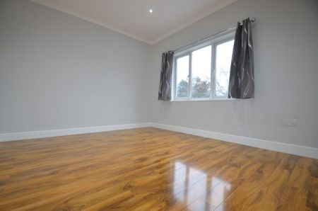 4 bedroom Semi-detached house to rent - Photo 3