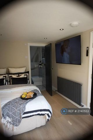 1 bedroom in a house share to rent - Photo 5