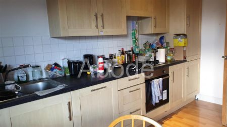 3 bedroom flat to rent - Photo 5