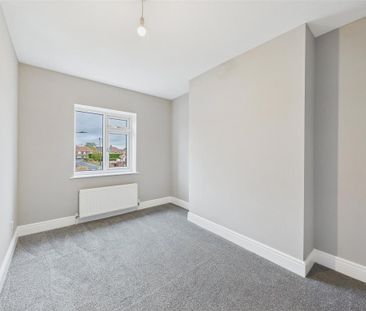 4 bedroom end of terrace house to rent - Photo 6