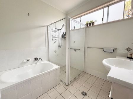 Beautiful 3 Bedroom home - Photo 4