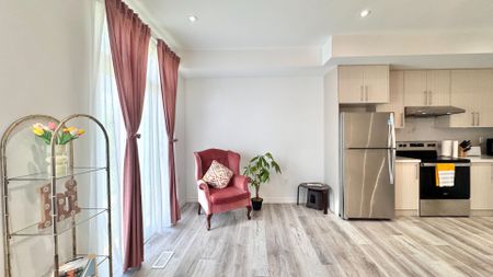 For Lease - 5921 BENTLEY Common, Niagara Falls, Ontario - Photo 2