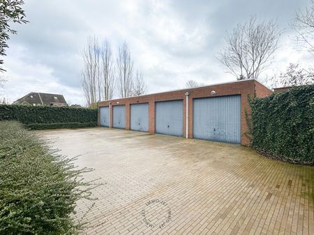 Gelijkvloers appartement met 1 slaapkamer, garage en tuin. - Foto 2