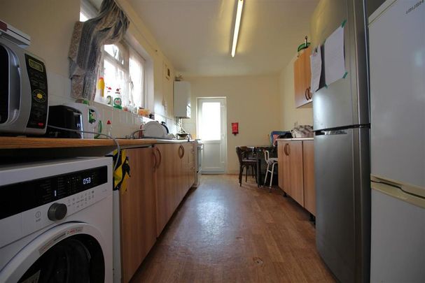 1 bedroom in a house share to rent - Photo 1