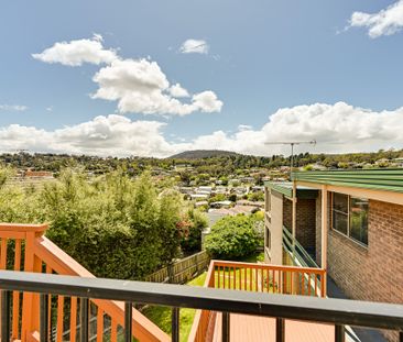 Four bedrooms and one Bathroom house in Lindisfarne Available NOW - Photo 6