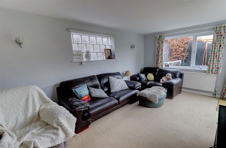 4 BED Semi-detached house To rent - Photo 3