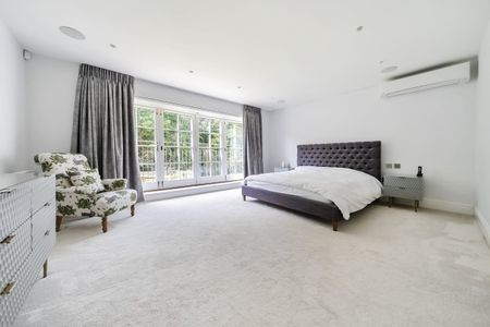 6 bedroom detached house to rent - Photo 2