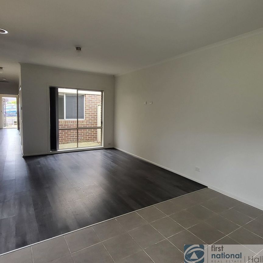 FAMILY LIVING - Photo 1