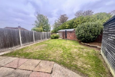 2 bedroom end of terrace house to rent - Photo 4
