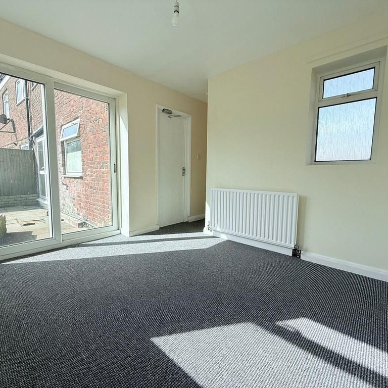 6 bedroom terraced house to rent - Photo 1