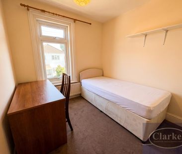 6 bedroom detached house to rent - Photo 3