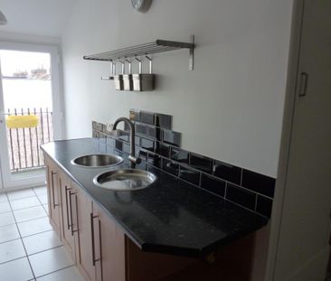 2 bedroom flat to rent - Photo 4