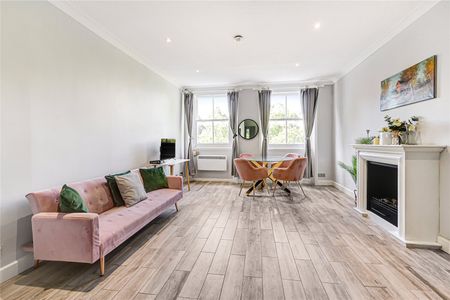Apartment with charming period features and garden access - Photo 5