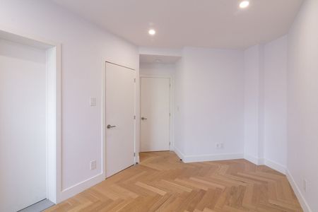 5530 Cote Saint-Luc Road - Photo 2