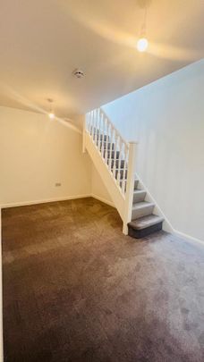 4 bedroom flat to rent - Photo 1