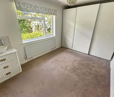 3 bedroom detached bungalow to rent - Photo 3