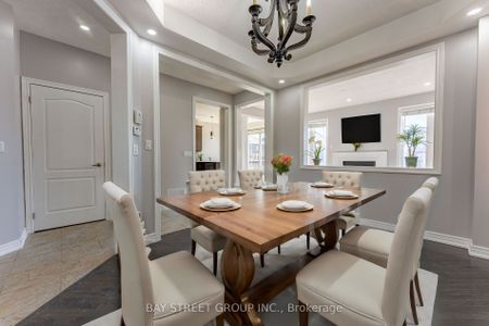 For Lease - 471 Kwapis Boulevard, Newmarket, Ontario - Photo 4