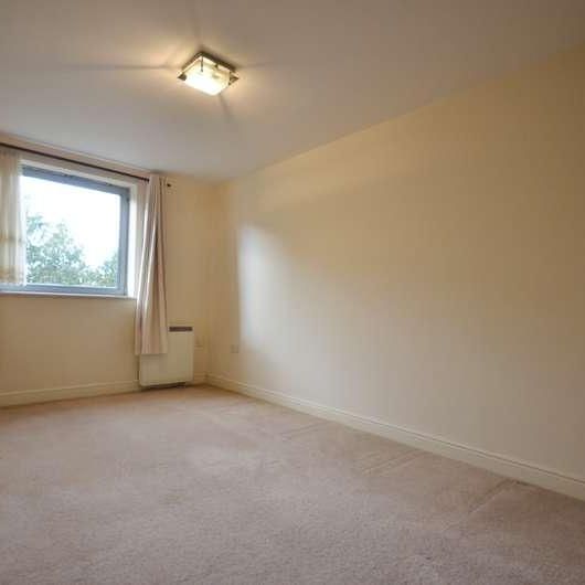 Kelvin Gate, Bracknell, RG12 - Photo 1