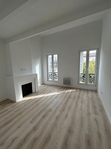 Appartement 4 pièces 83m2 MARSEILLE 1ER 1 429 euros - Photo 2