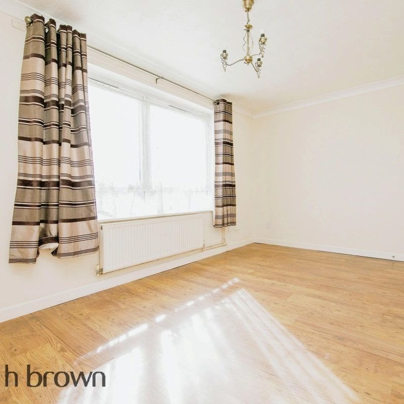 Epping Close - Photo 1