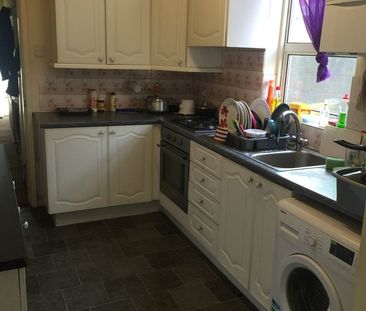 Room in a Shared House, Aldbourne Road, CV1 - Photo 2