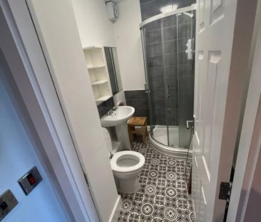 Room in a Shared House, Scarsdale Street, M6 - Photo 2
