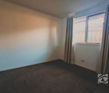 FRESHLY PAINTED COSY 3 BEDROOM HOME - Photo 1