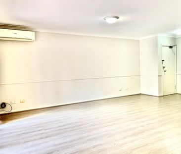 Spacious Unit ! - Photo 4