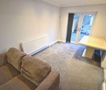 Erleigh Court Gardens, Reading, RG6 - Photo 4