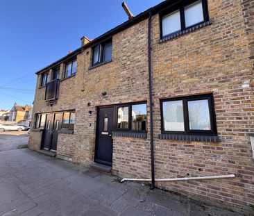 Leigh Hall Road, Leigh-On-Sea - Photo 3