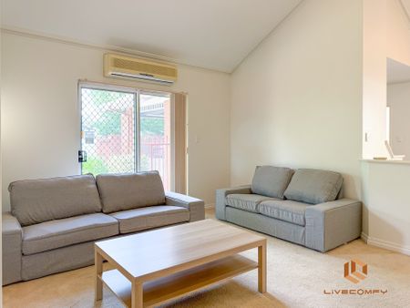 Victoria Park - Photo 2