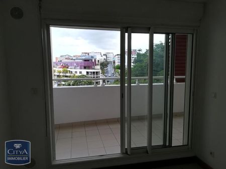 Location Appartement 3 pièces 53m² ST DENIS 97400 - Photo 3