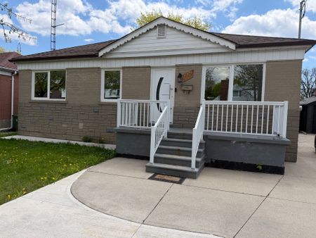 For Lease - 117 Main Redwater Redwater Drive, Toronto, Ontario - Photo 2