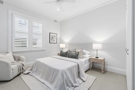 Rare semi-style apartment with private rooftop terrace & iconic Bridge views - Photo 3