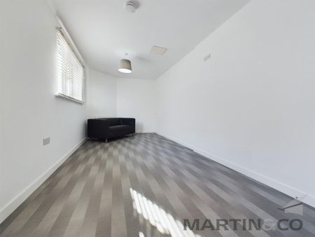 2 bedroom ground floor flat to rent - Photo 4