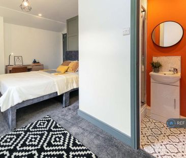 £695 pcm (double ensuite with 40" tv) in shared house : £675 per month - Photo 5