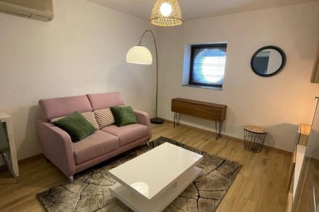 A louer très bel appartement meublé, à 2 pas du centre ville - Photo 5