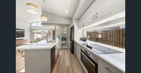 Serenity, Space & Your Own Sparkling Pool - Photo 5