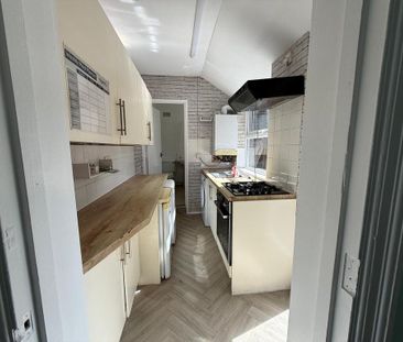 3 bedroom terraced house to rent - Photo 6