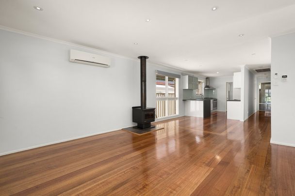 6 Chesney Court, Gladstone Park VIC 3043 - Photo 1