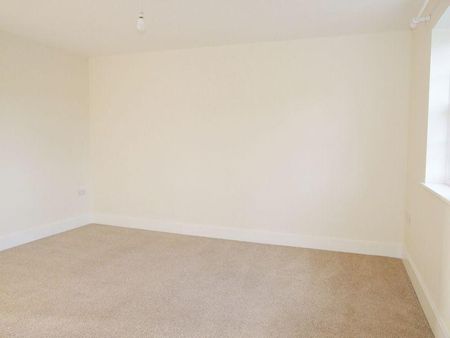 4 bedroom detached house to rent - Photo 3