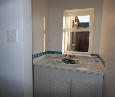 31 Donegall Avenue, Belfast, BT12 6LS - Photo 3